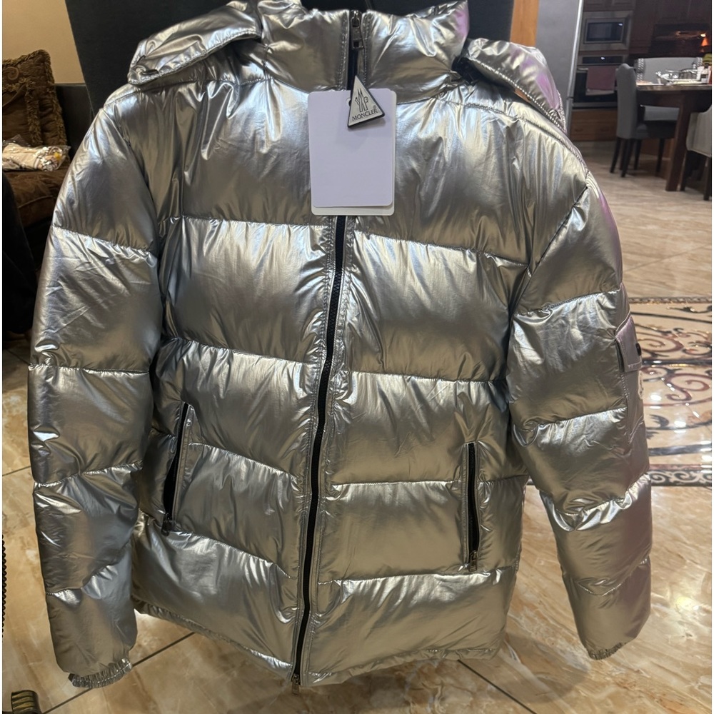 Silver Moncler Puffer jacket. Xl Send offers